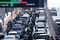 Ratchathewi Overpass closed