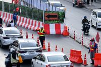 Ratchathewi Overpass closed