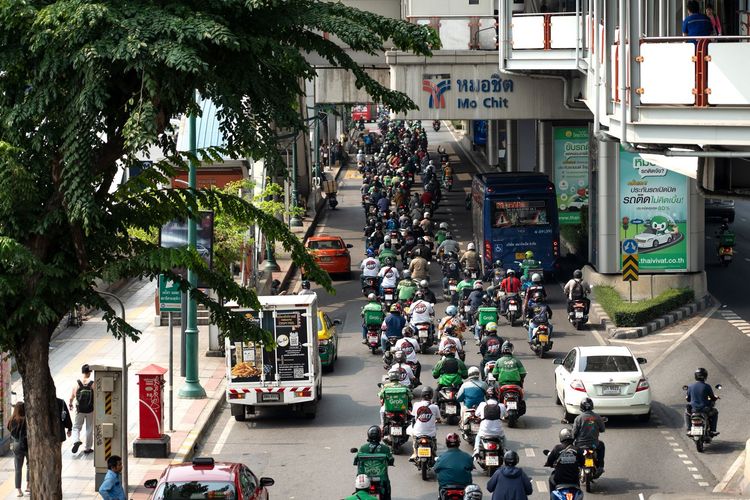 Yellow plates for riders